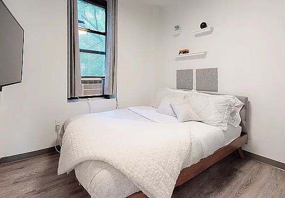 4th image of 15 E 11th St APT 4G