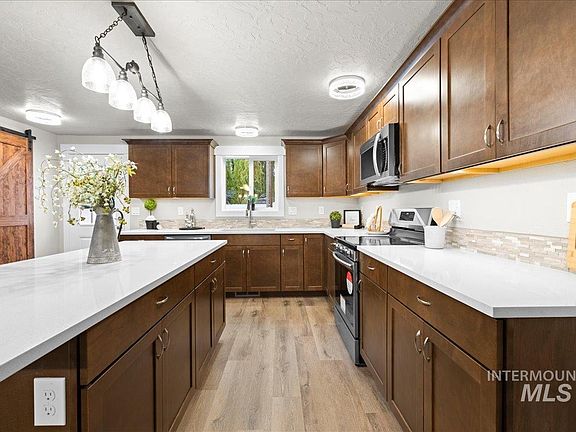 2nd image of 5301 Mamer Ln