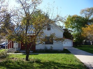 712 9th St, Waupaca, WI 54981