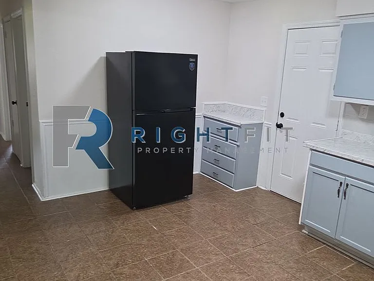 4768 Wellborn Dr — Photo 6