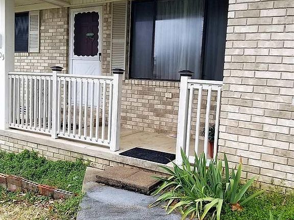 3rd image of 105 Pine Vista St