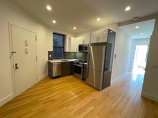 1st image of 300 W 112th St APT 4D