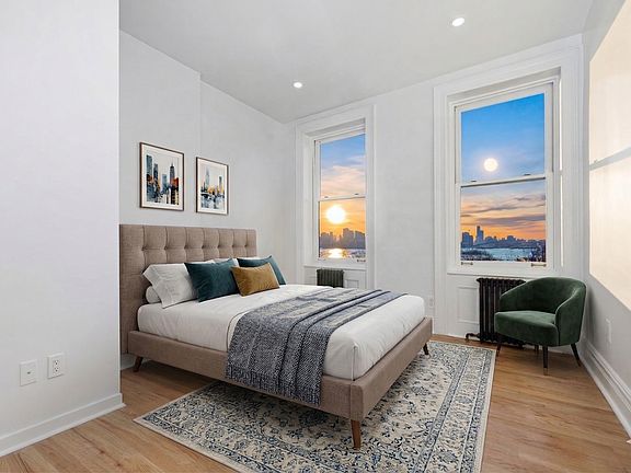 3rd image of 391 West St APT 4
