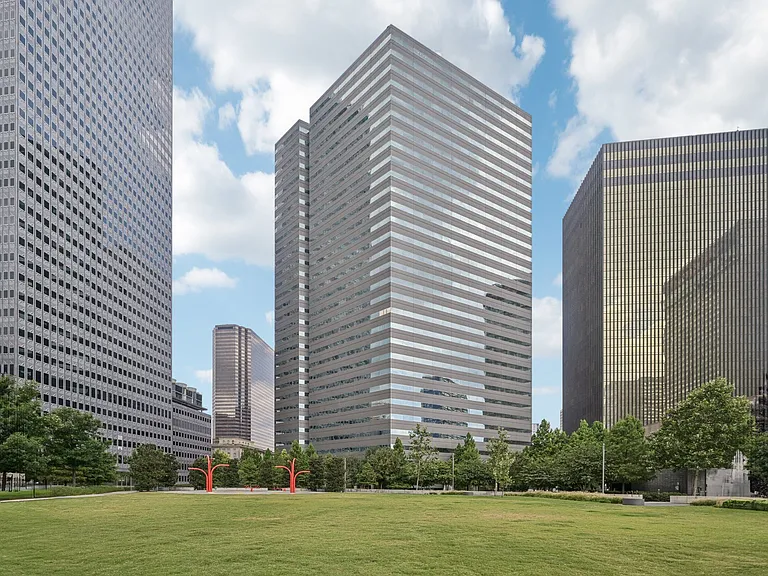 One Dallas Center — Photo 29