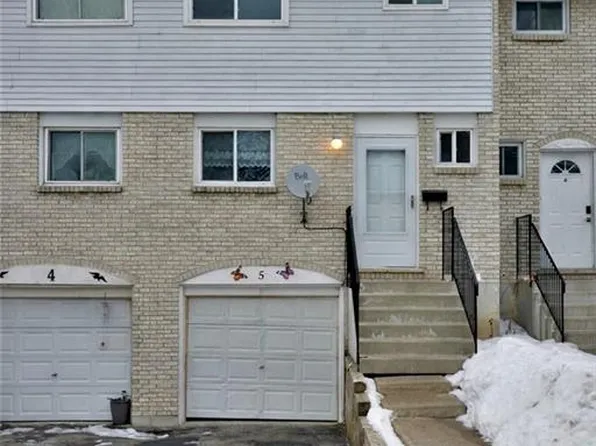 120 Quigley Rd #5, Hamilton, ON L8K 6L4