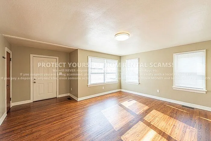 3 bed, 2.0 bath, 1710 sqft, $1,600 — Photo 2