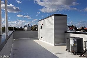 3rd image of 1224 W Silver St #3