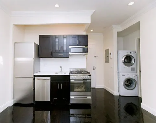 Rented by Jonis Realty | media 8