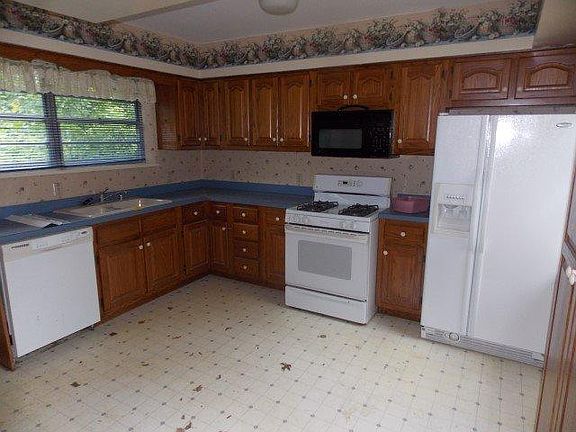 2nd image of 211 Crestwood Dr