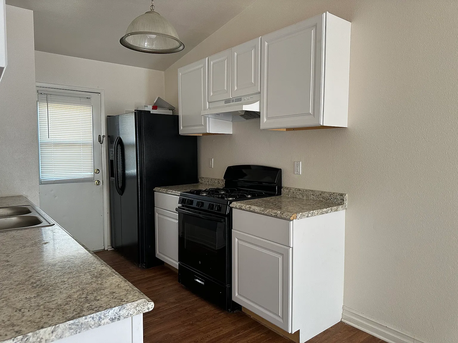 2 bed, 700 sqft, $1,650 — Photo 4