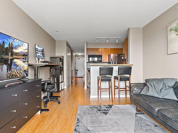 3rd image of 751 Fairfield Rd #1103