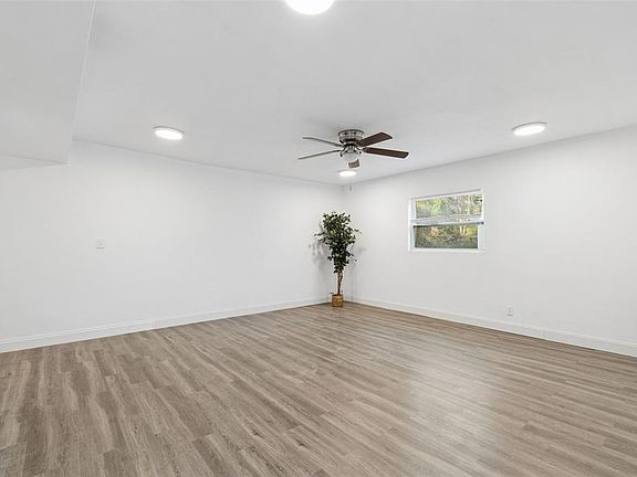 5th image of 220 NW 33rd Ave