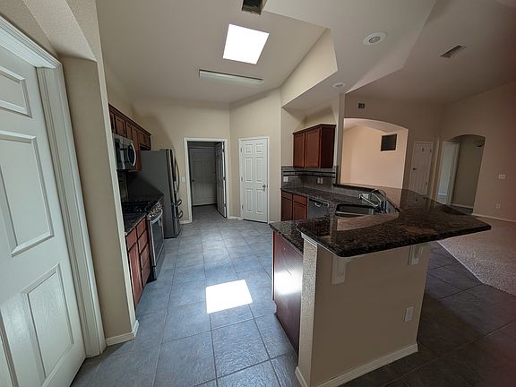 4th image of 5803 London Dr