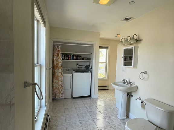 5th image of 168 Humphrey St #1-1-U