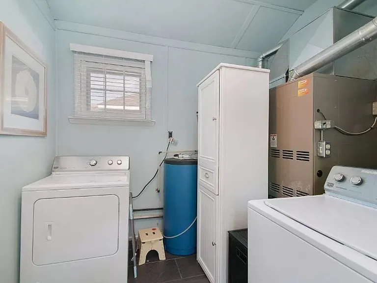 6894 Farrell Dr NE — Photo 25
