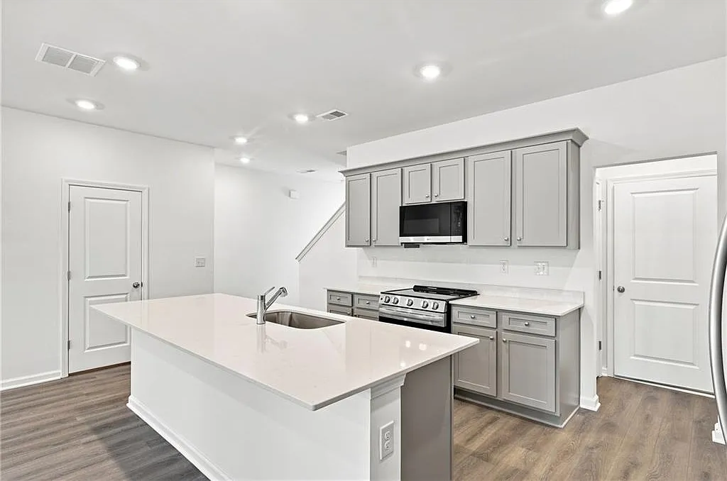 3 bed, 2.5 bath, 1879 sqft, $2,550 — Photo 4