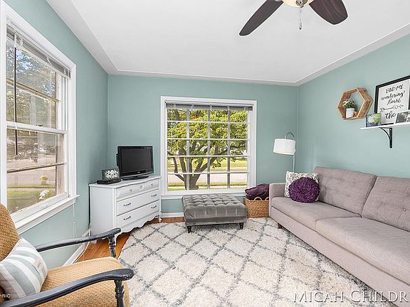 3rd image of 2021 Alto Ave SE