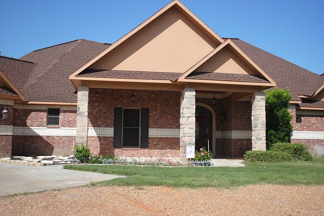 1st image of 926 Bluebonnet Ln