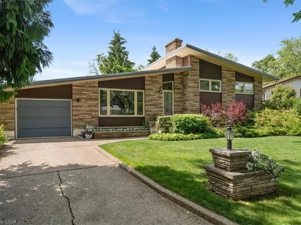 7 Glenayr Pl, Saint Catharines, ON L2T 2A2