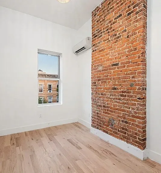 583 Onderdonk Ave #2R — Photo 7