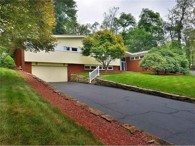 3451 Ridgewood Dr photo 1