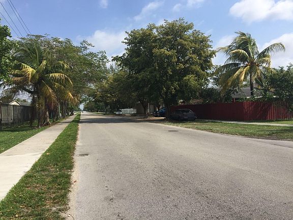 4th image of 220 NE 12th Ave Lot 131