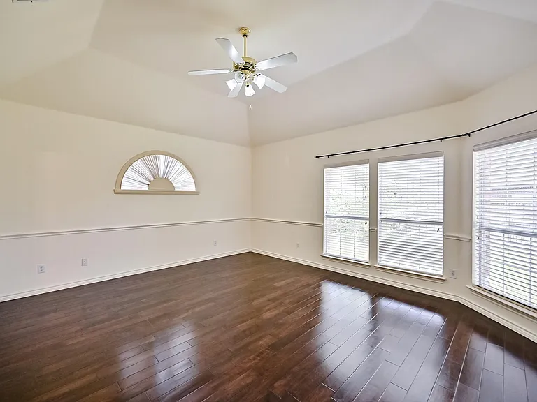 2716 Eastland Dr — Photo 19