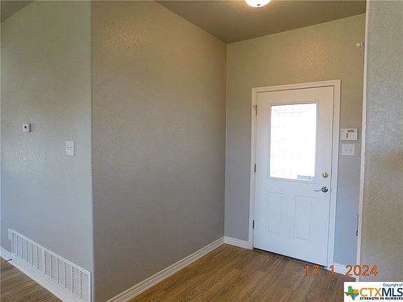 3rd image of 406 Rowdy Dr