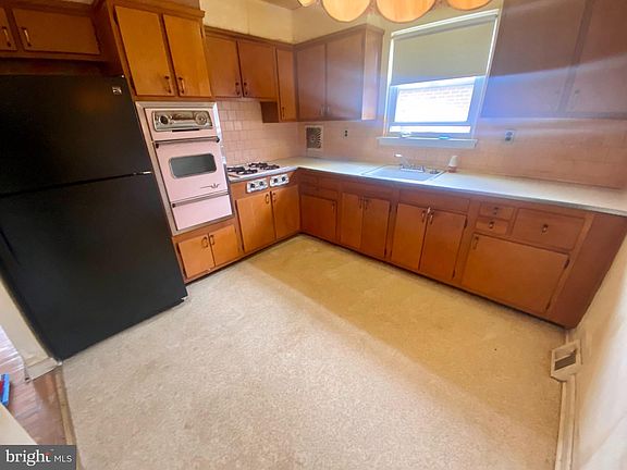 5th image of 2314 Borbeck Ave