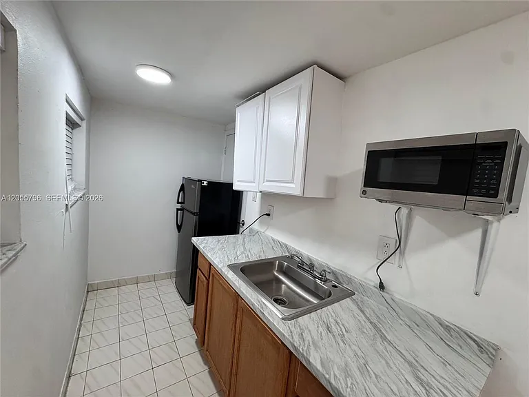 719 Glenn Pkwy #E — Photo 4