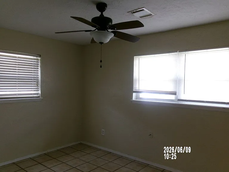 2205 NW 50th St — Photo 10