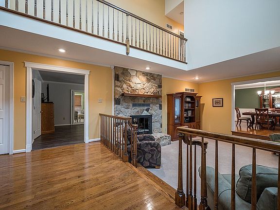 5th image of 507 Stenning Dr