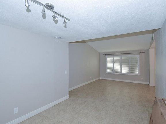 5th image of 7670 Clubhouse Estates Dr