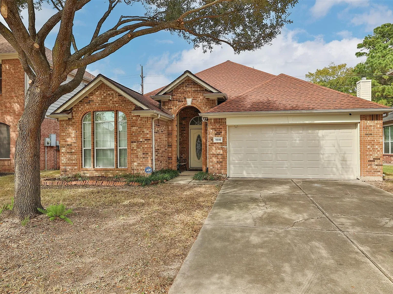 3 bed, 2.0 bath, 1676 sqft, $2,000 — Photo 1