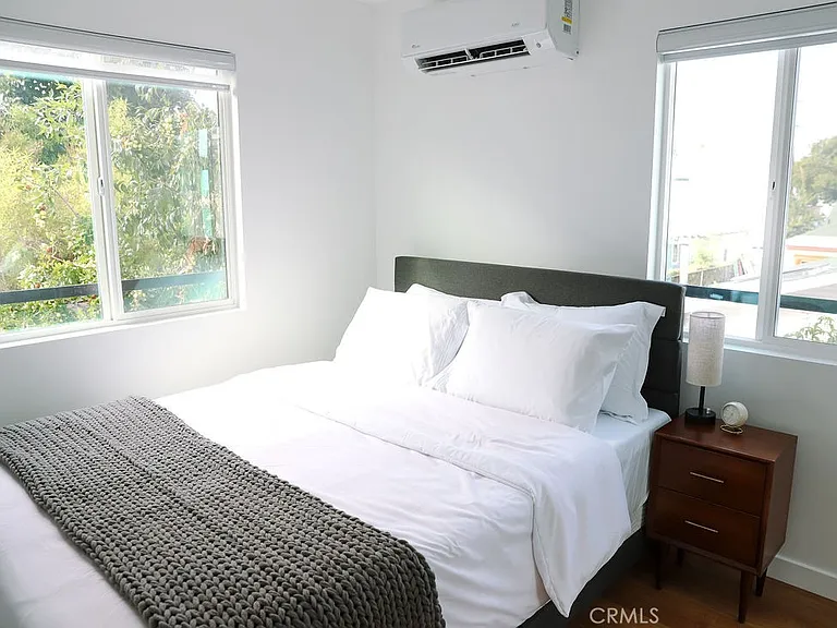 1219 N Alexandria Ave — Photo 23