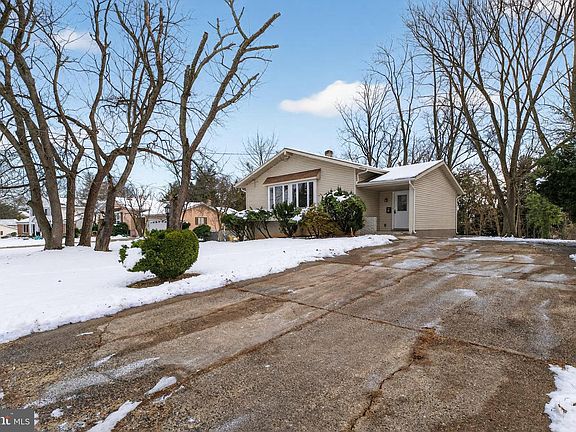 2nd image of 504 Wellfleet Rd