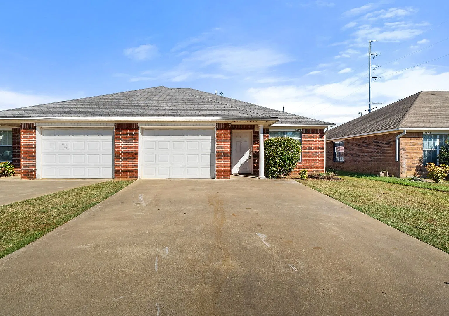 4206 & 4208 Magnolia — Photo 1