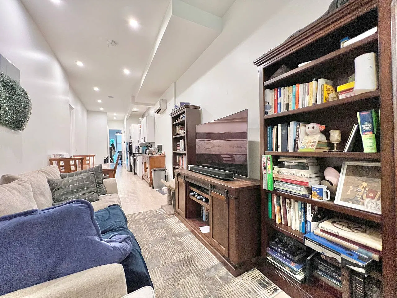781 Hart Street — Photo 4
