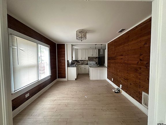 3rd image of 617 N Trinity St