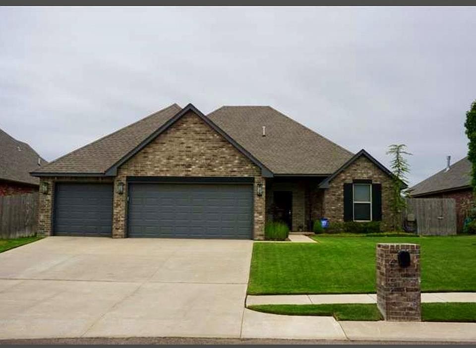 1st image of 4804 SW 126th Ter