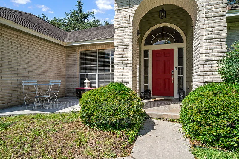 3 bed, 2.0 bath, 2236 sqft, $2,275 — Photo 4