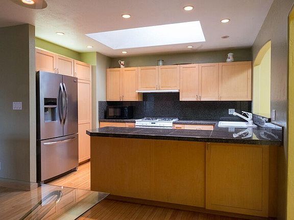 4th image of 18367 McCoy Ave