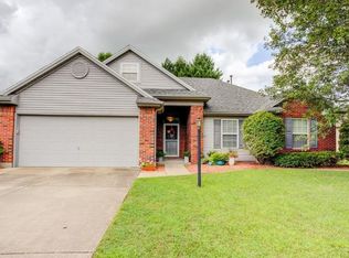 2805 Timber Park Dr, Evansville, IN 47715