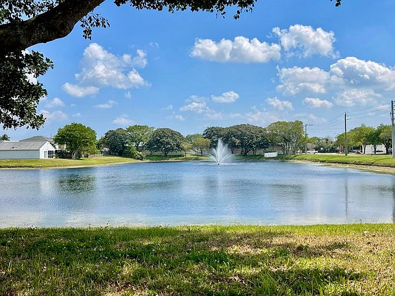 3rd image of 4656 Lakeside Cir