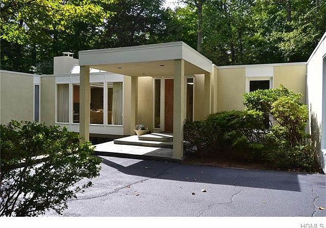 1st image of 11 Sycamore Ln