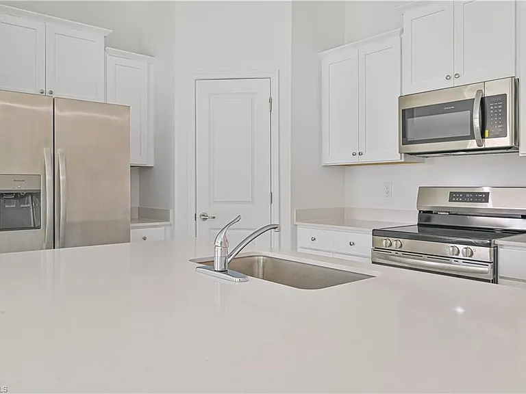 2901 SW 18th Pl — Photo 15