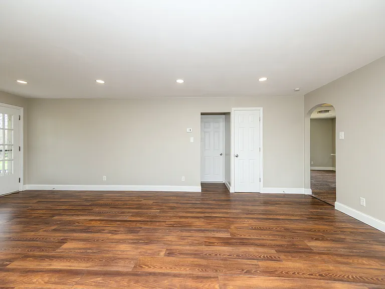 1050 S Keim St — Photo 16
