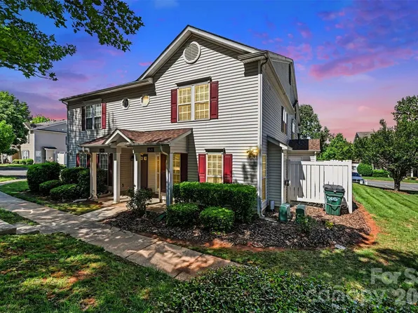 2635 Meadow Knoll Dr, Charlotte, NC 28269