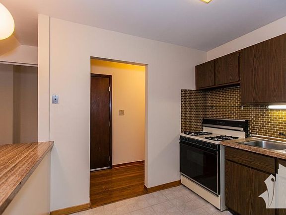 5th image of 873 W Lill Ave #D4
