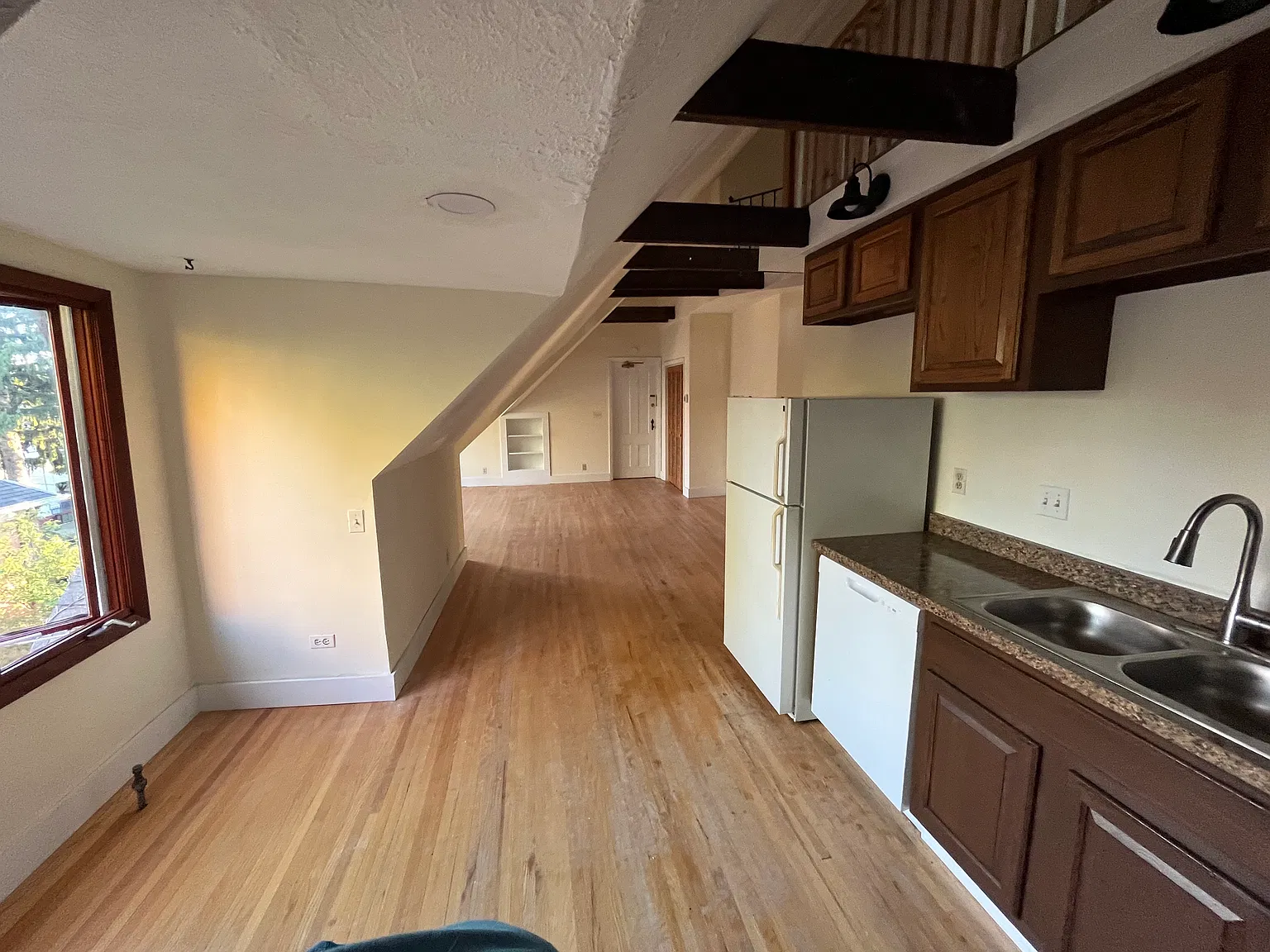 1 bed, 1300 sqft, $1,690 — Photo 4